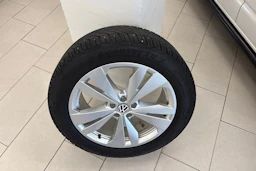 musta Volkswagen ID.4 2024 kuva 10.