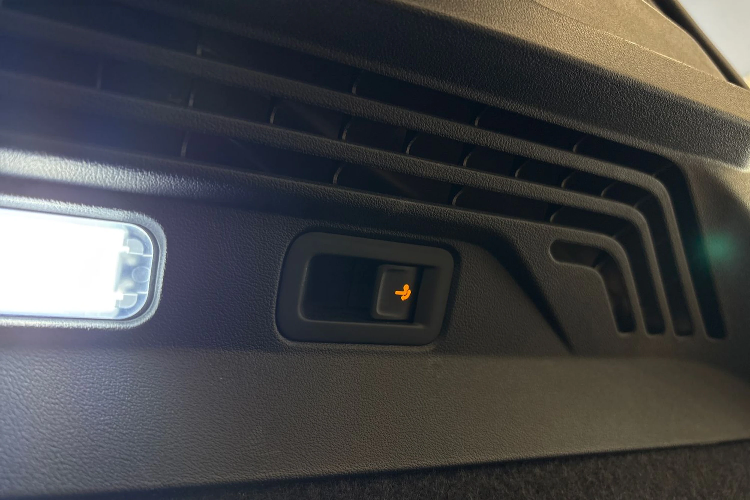 musta Volkswagen ID.4 2024 kuva 14.