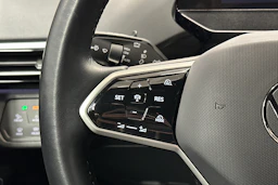 valkoinen Volkswagen ID.4 2024 kuva 13.