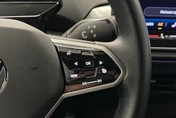 valkoinen Volkswagen ID.4 2024 kuva 14.