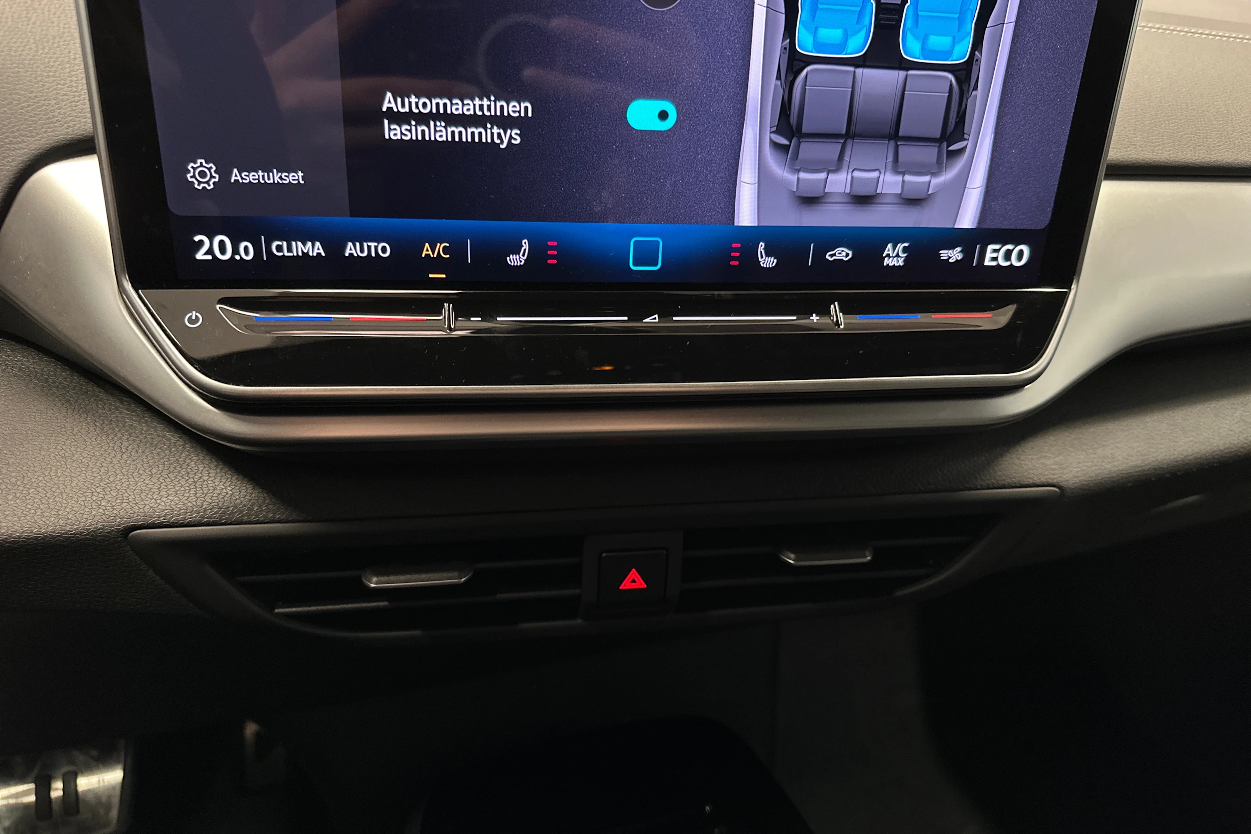 valkoinen Volkswagen ID.4 2024 kuva 21.