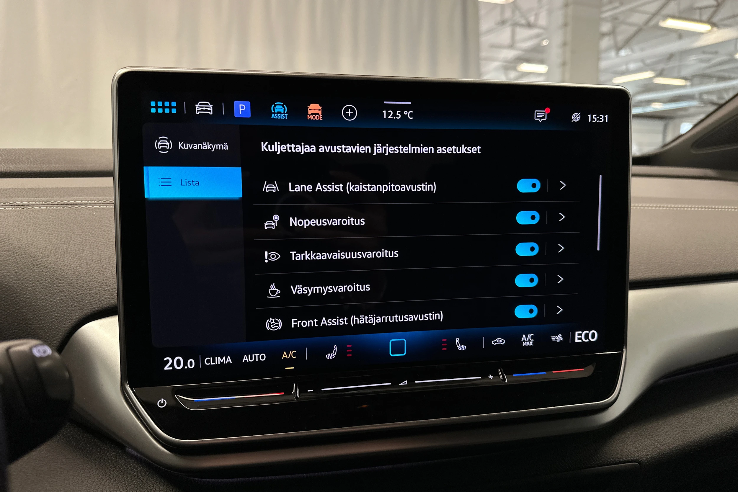 valkoinen Volkswagen ID.4 2024 kuva 22.