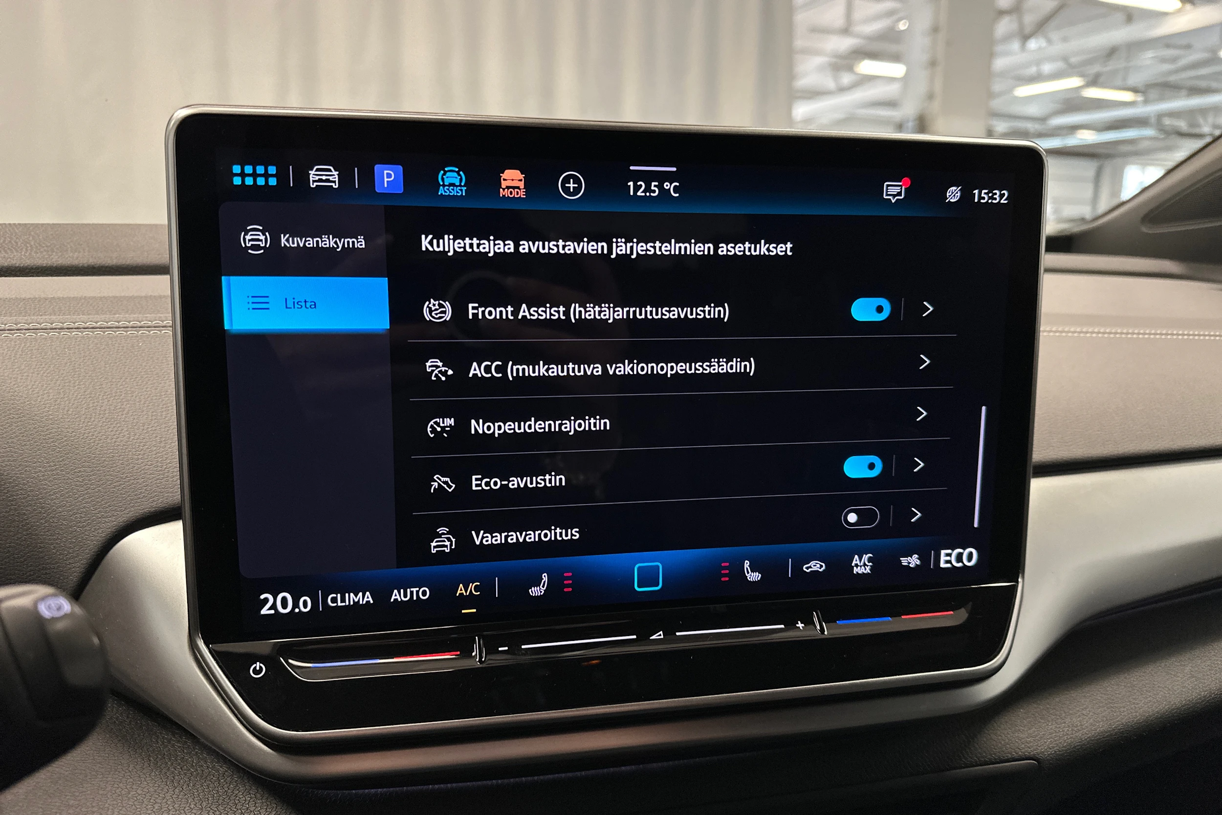 valkoinen Volkswagen ID.4 2024 kuva 23.