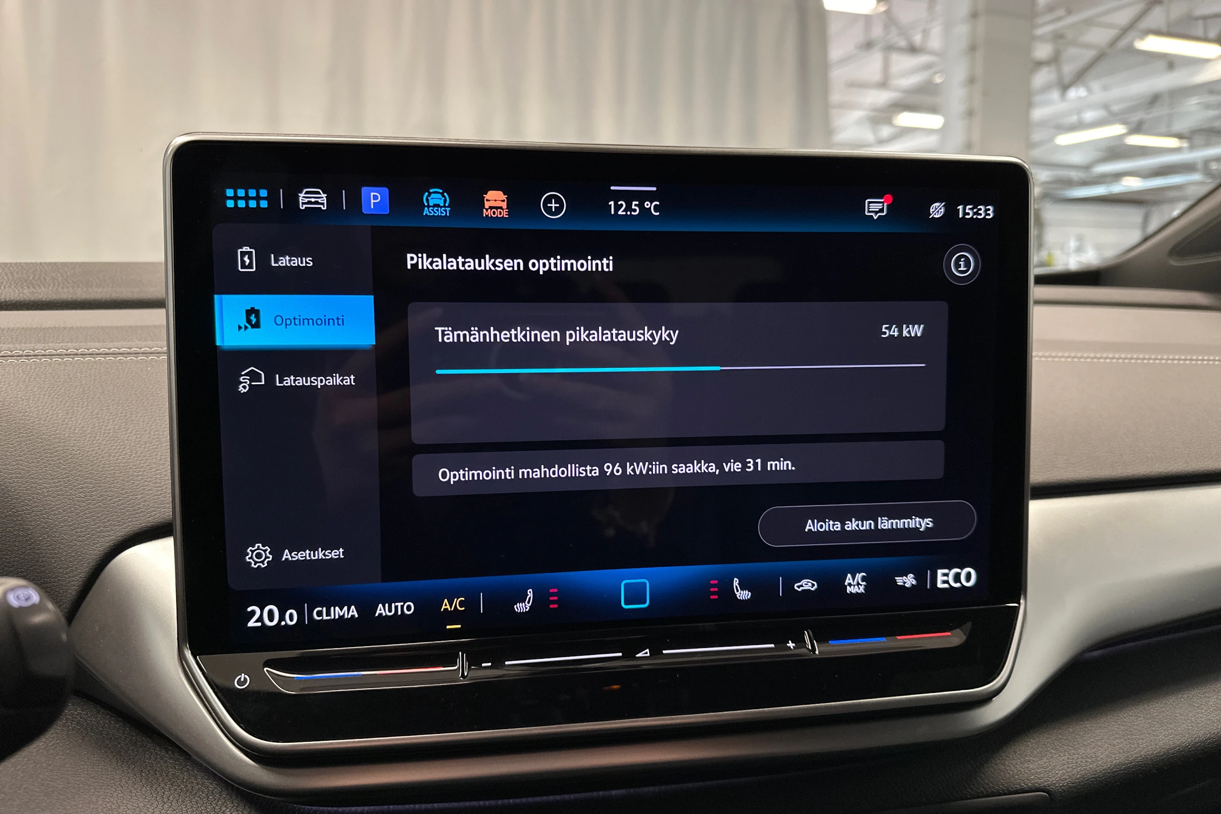 valkoinen Volkswagen ID.4 2024 kuva 28.