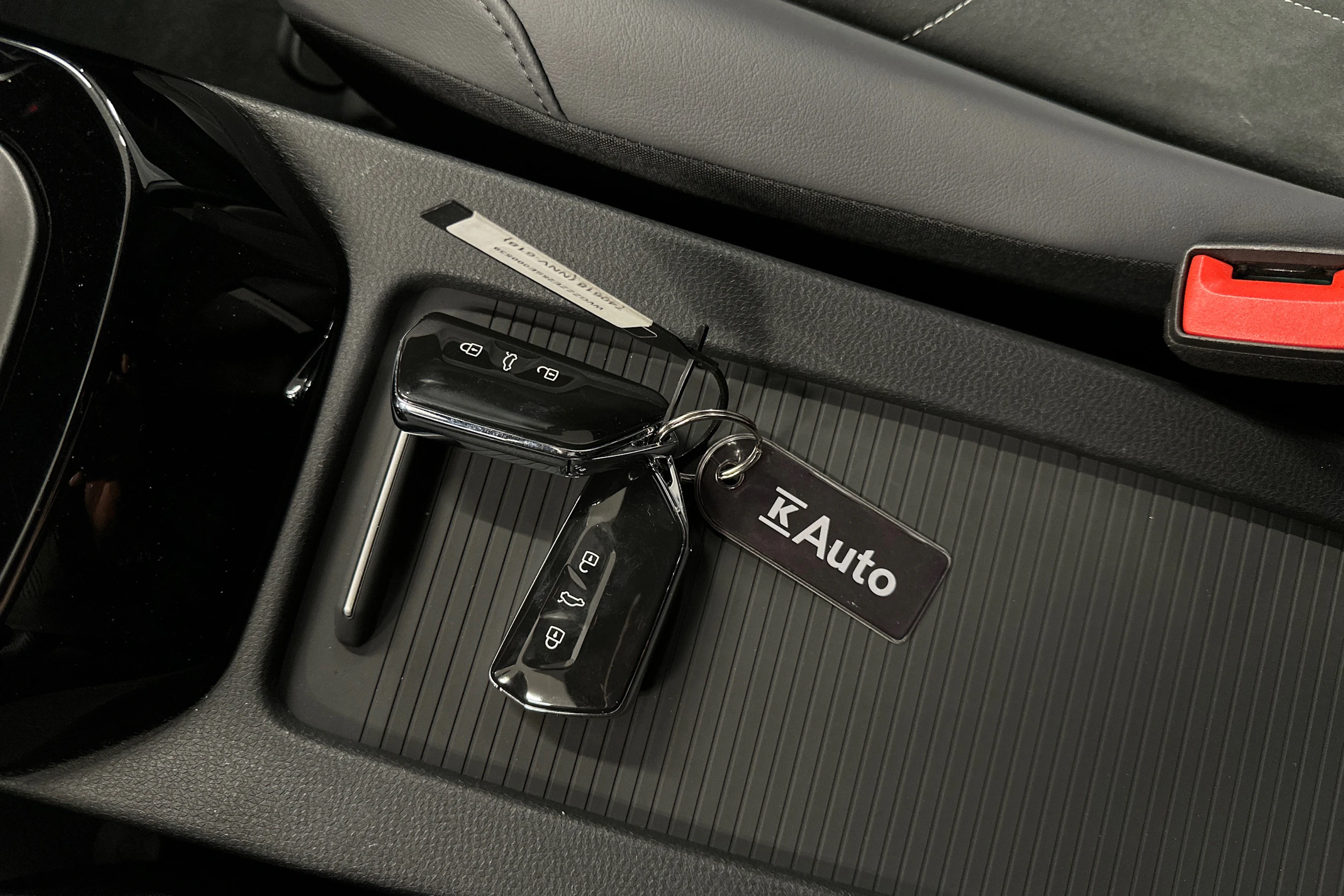 valkoinen Volkswagen ID.4 2024 kuva 33.