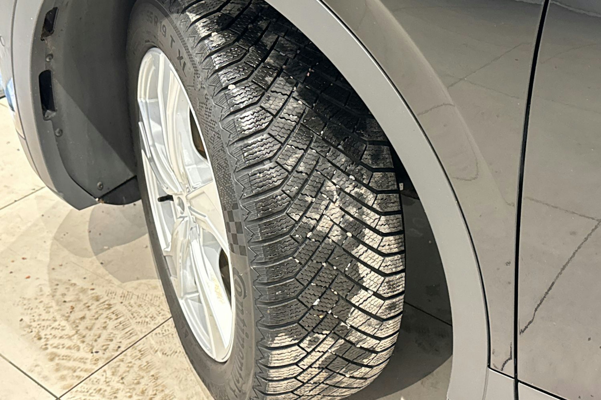 musta Volkswagen ID.4 2024 kuva 13.