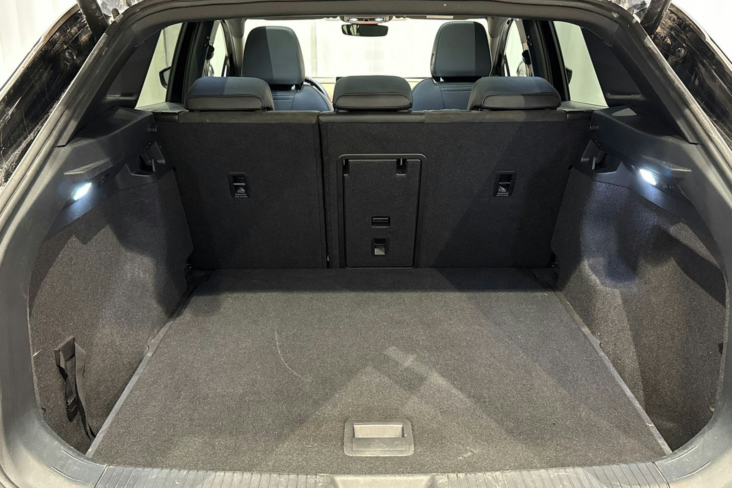 musta Volkswagen ID.4 2024 kuva 15.