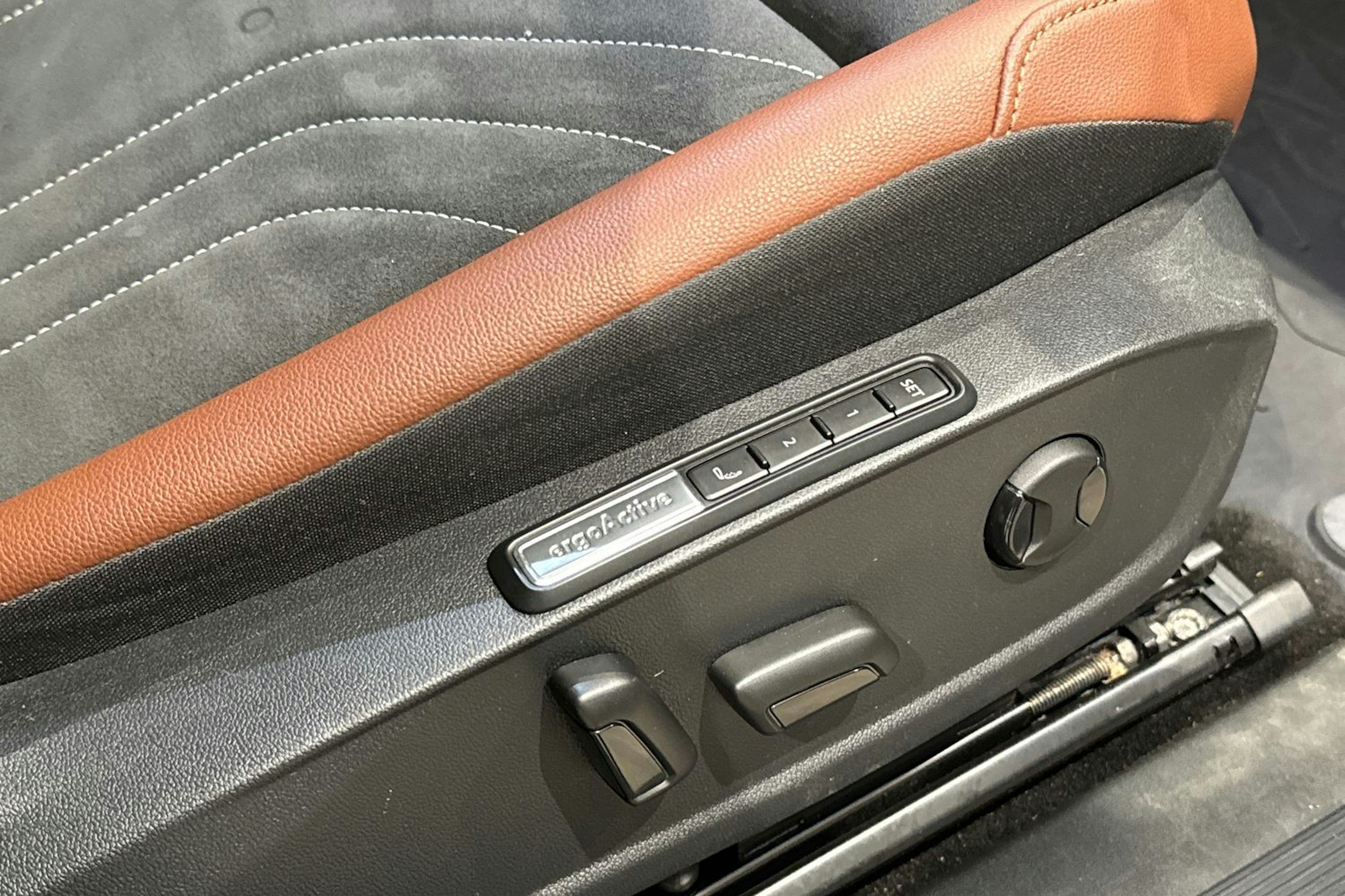 musta Volkswagen ID.4 2024 kuva 17.