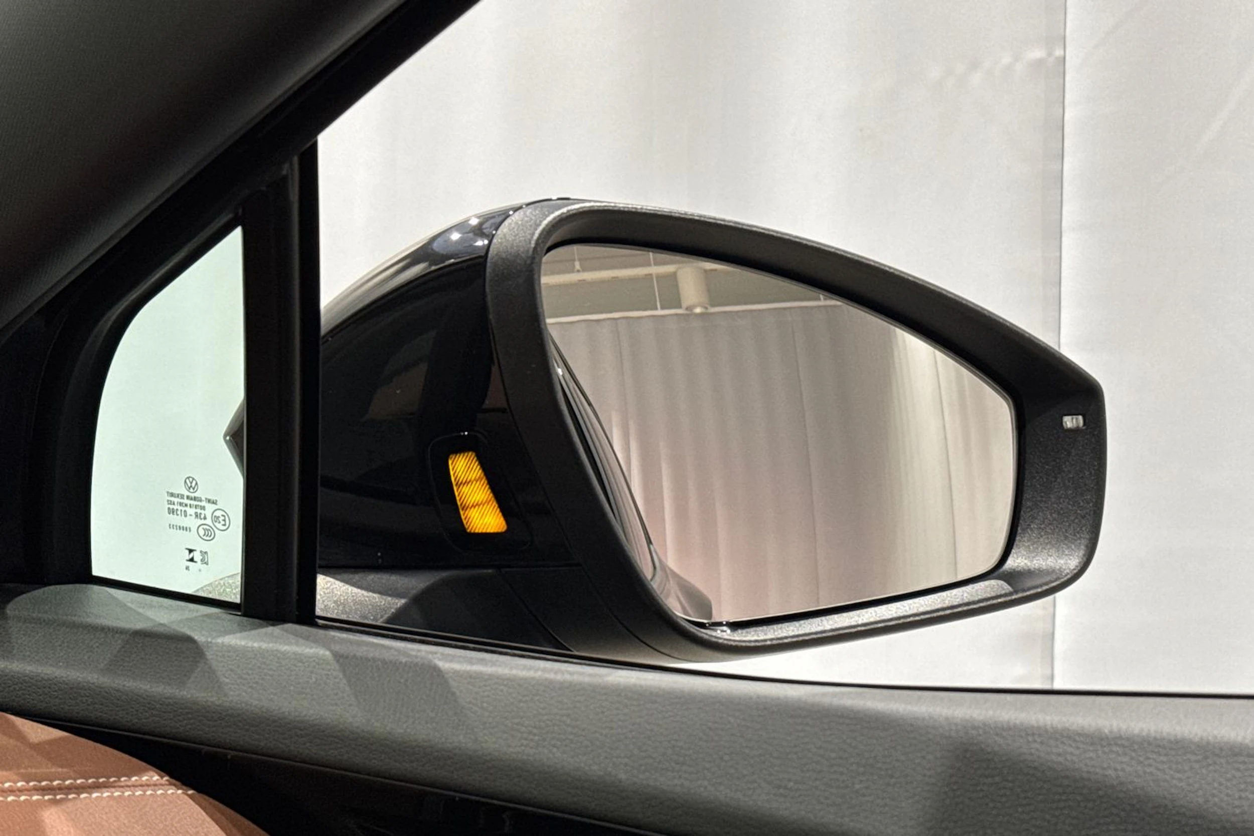 musta Volkswagen ID.4 2024 kuva 36.