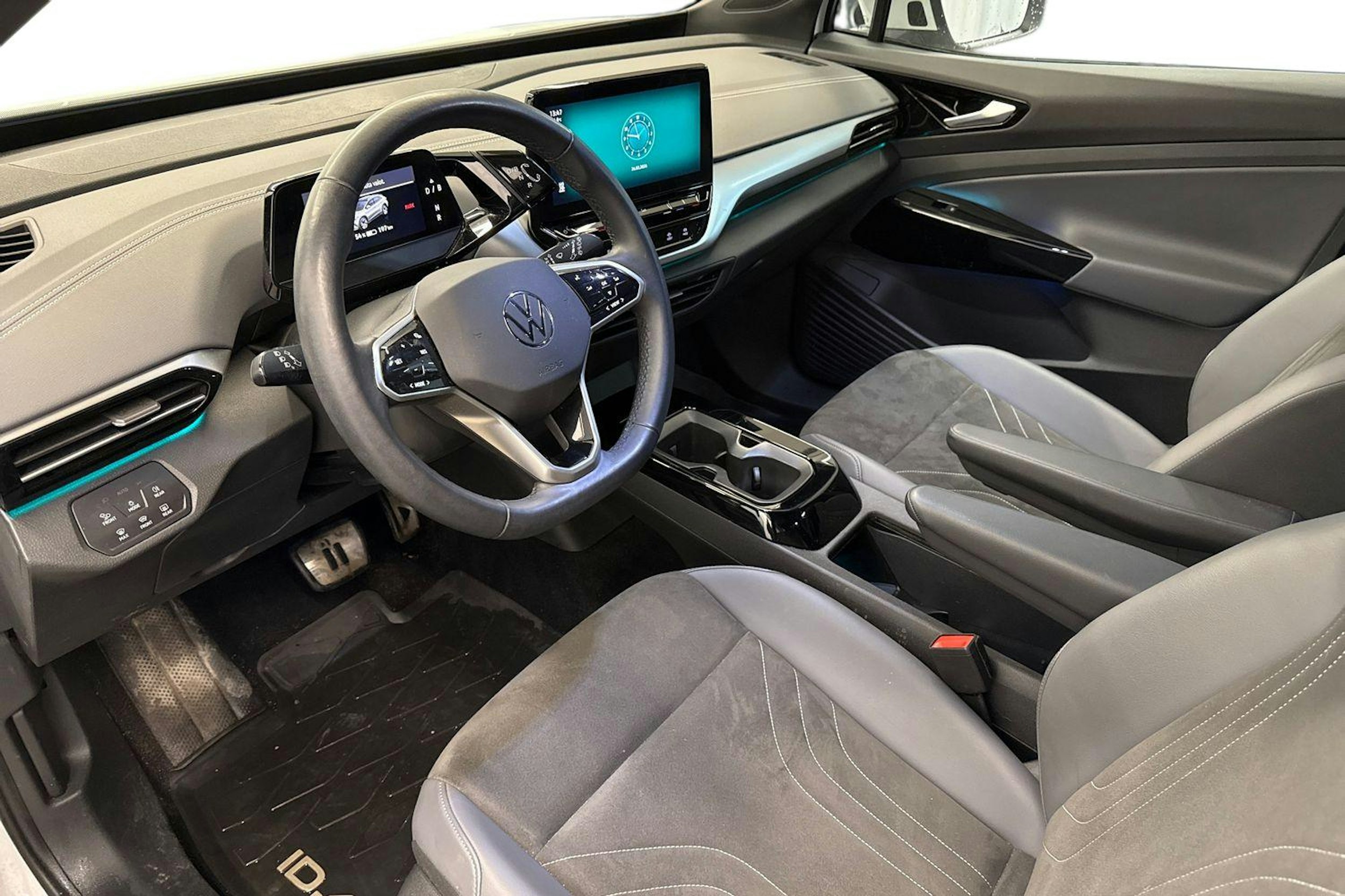 Valkoinen Volkswagen ID.4 2024 kuva 7.