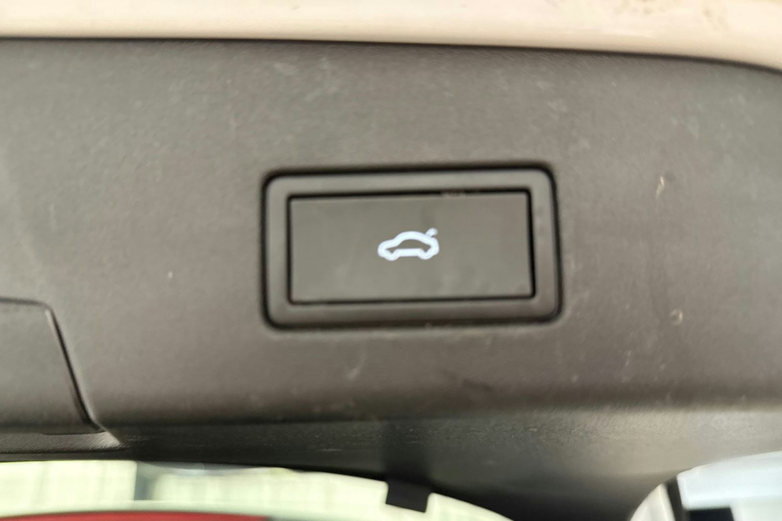 Valkoinen Volkswagen ID.4 2024 kuva 17.