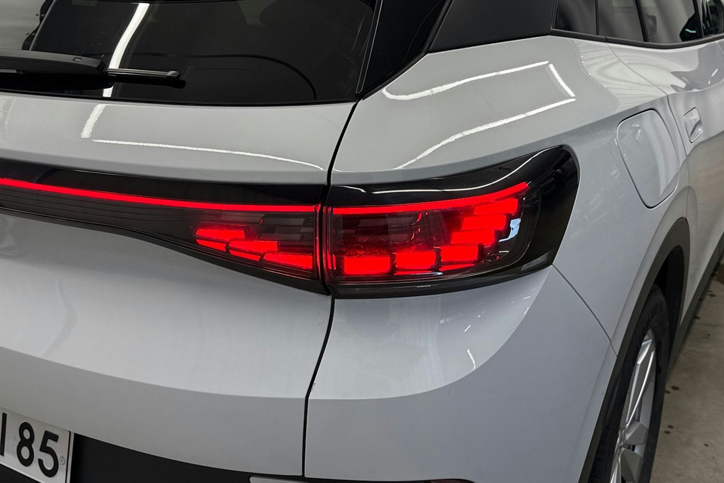 Valkoinen Volkswagen ID.4 2024 kuva 18.