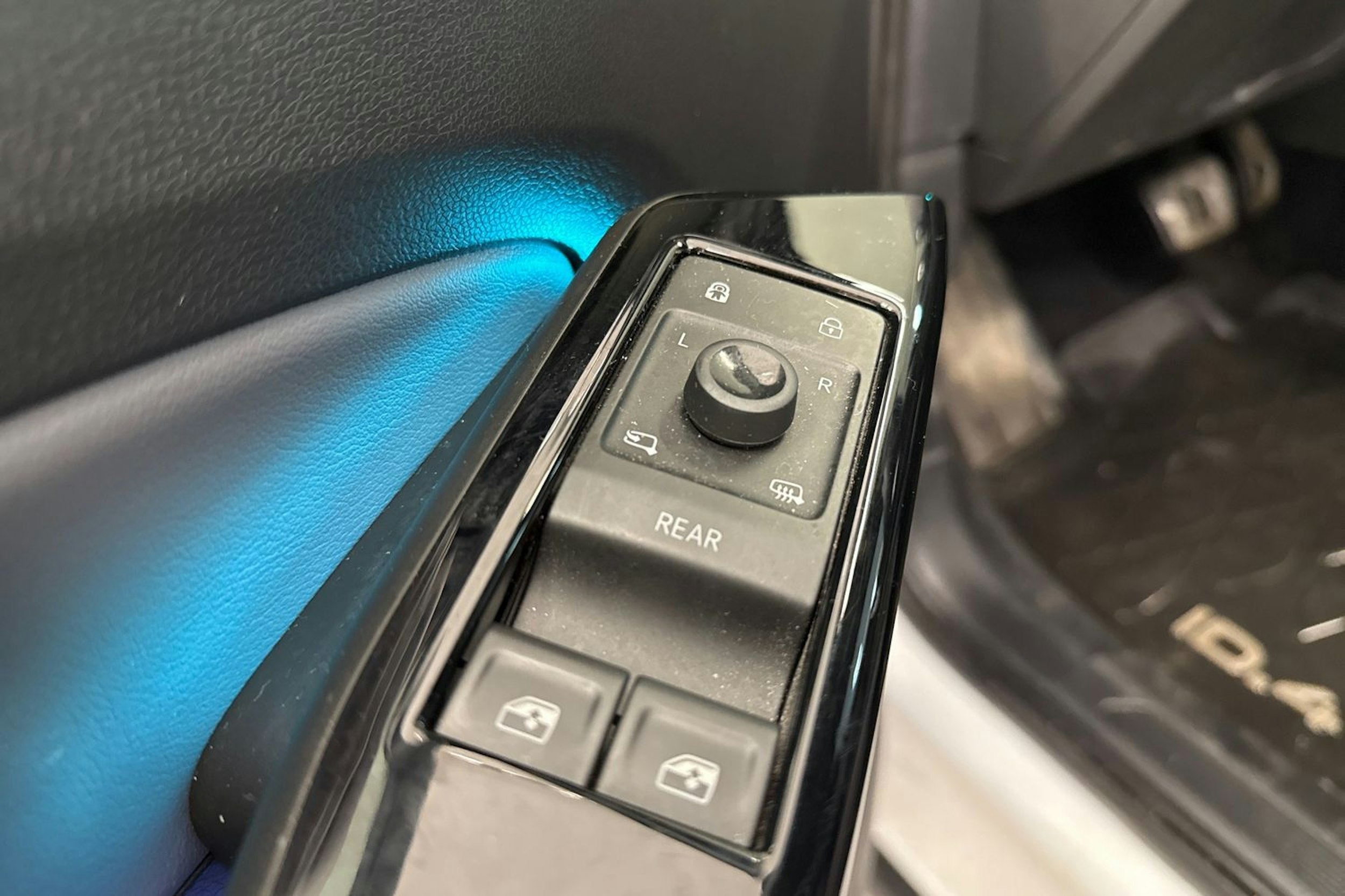 Valkoinen Volkswagen ID.4 2024 kuva 20.