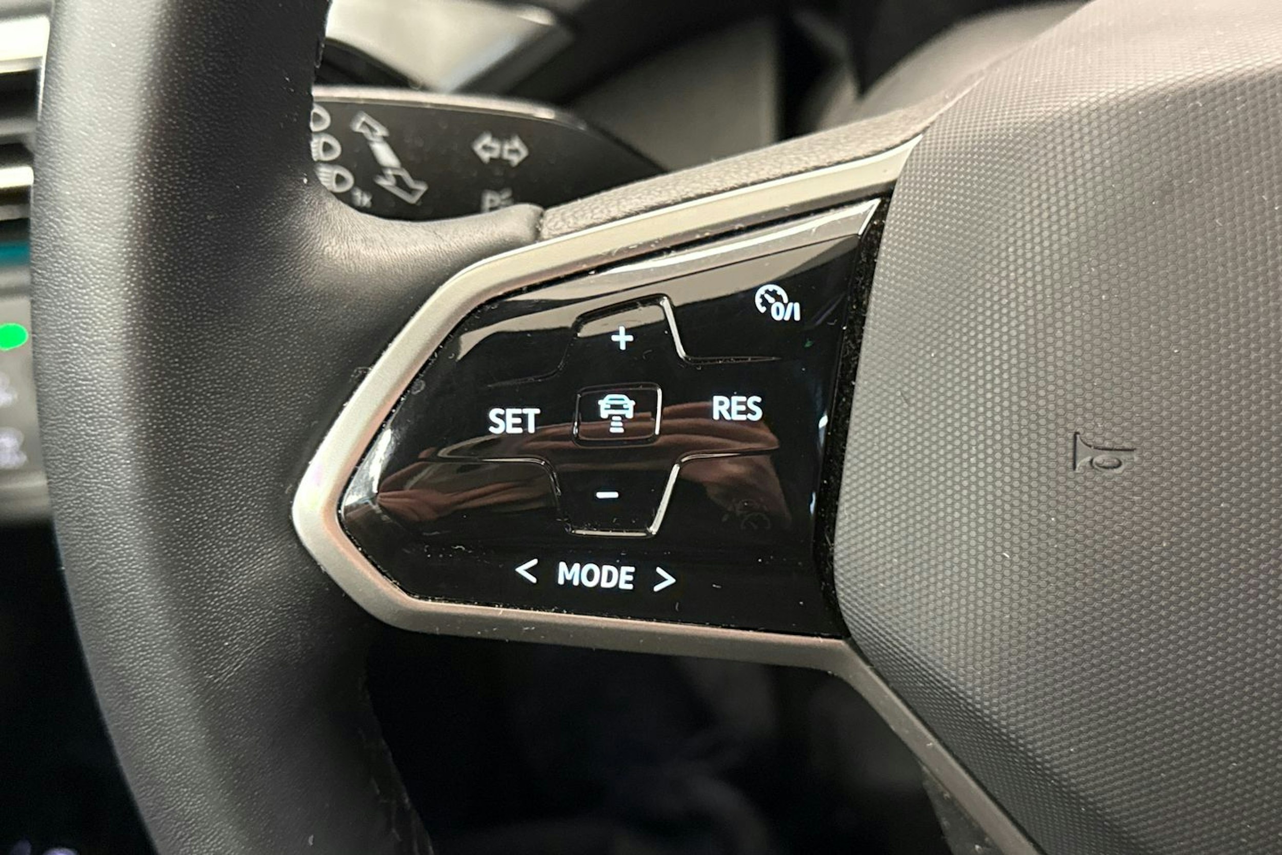 Valkoinen Volkswagen ID.4 2024 kuva 23.