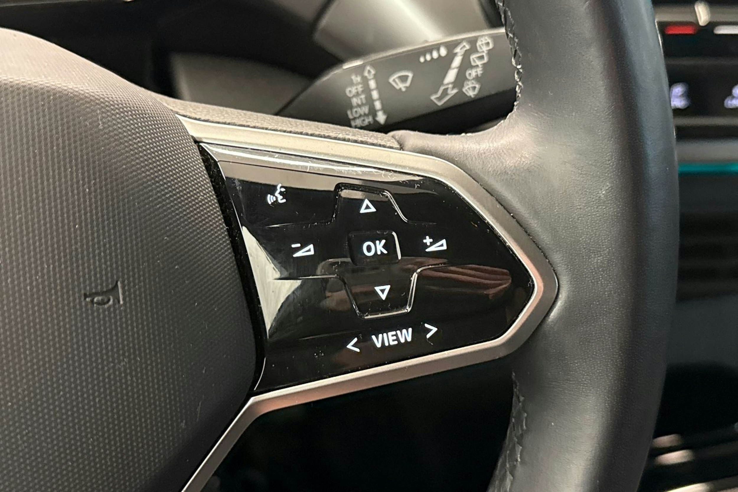 Valkoinen Volkswagen ID.4 2024 kuva 24.