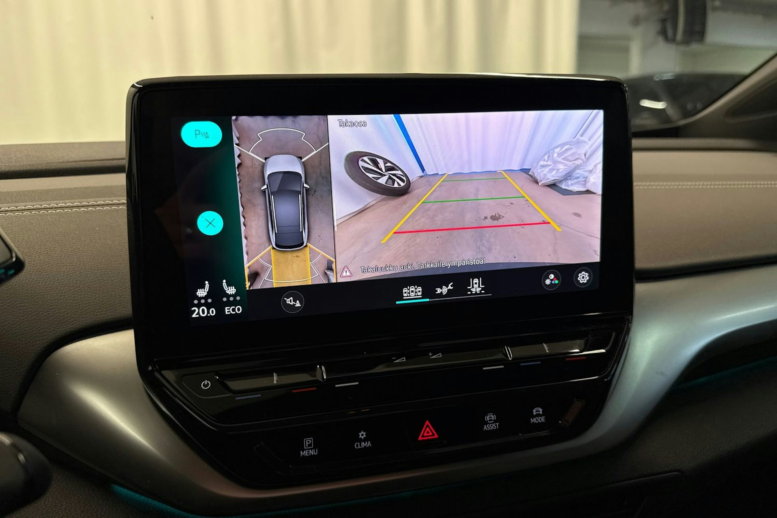 Valkoinen Volkswagen ID.4 2024 kuva 25.