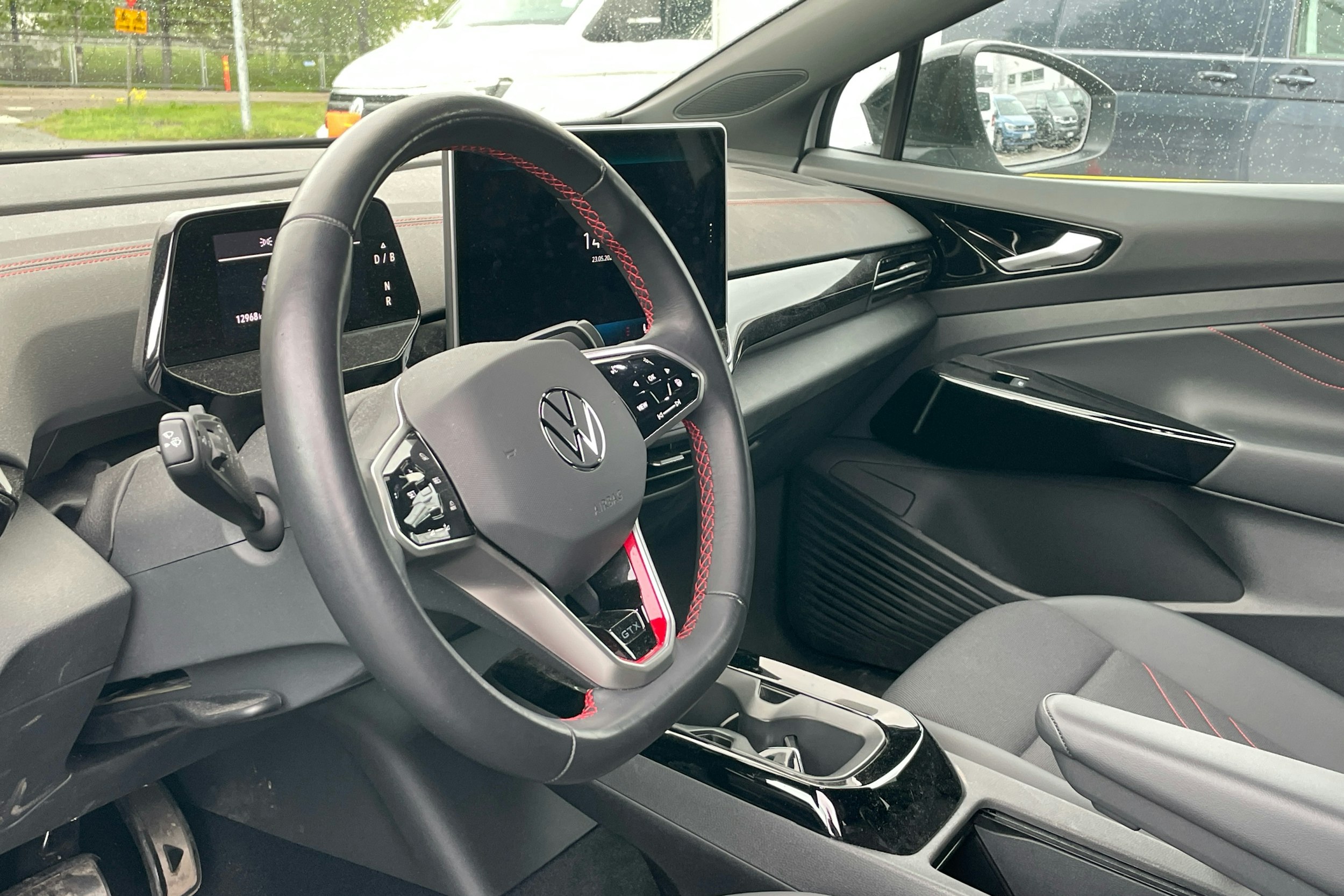 valkoinen Volkswagen ID.4 2024 kuva 3.