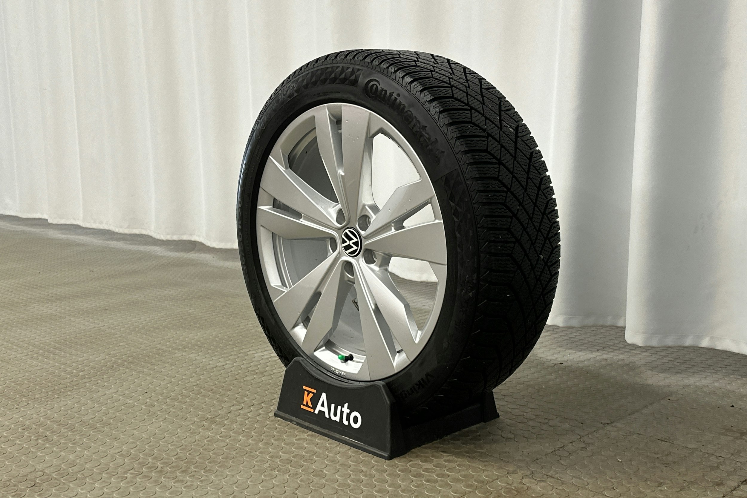 punainen Volkswagen ID.4 2024 kuva 10.