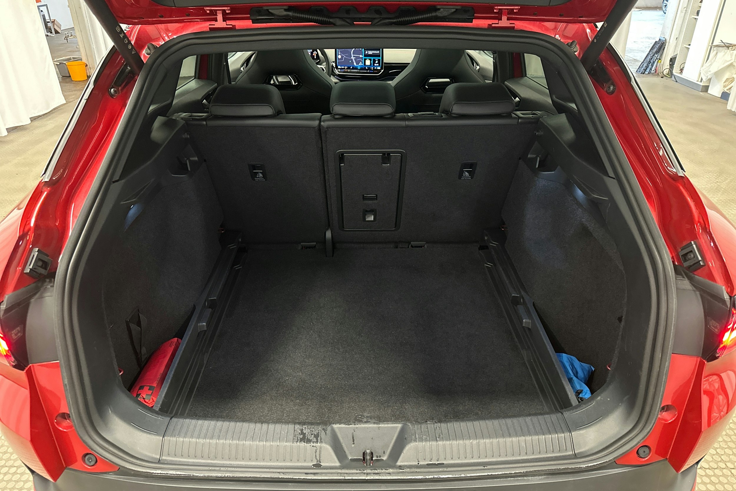 punainen Volkswagen ID.4 2024 kuva 11.