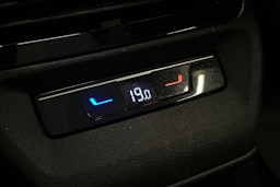 punainen Volkswagen ID.4 2024 kuva 13.