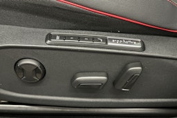 punainen Volkswagen ID.4 2024 kuva 15.