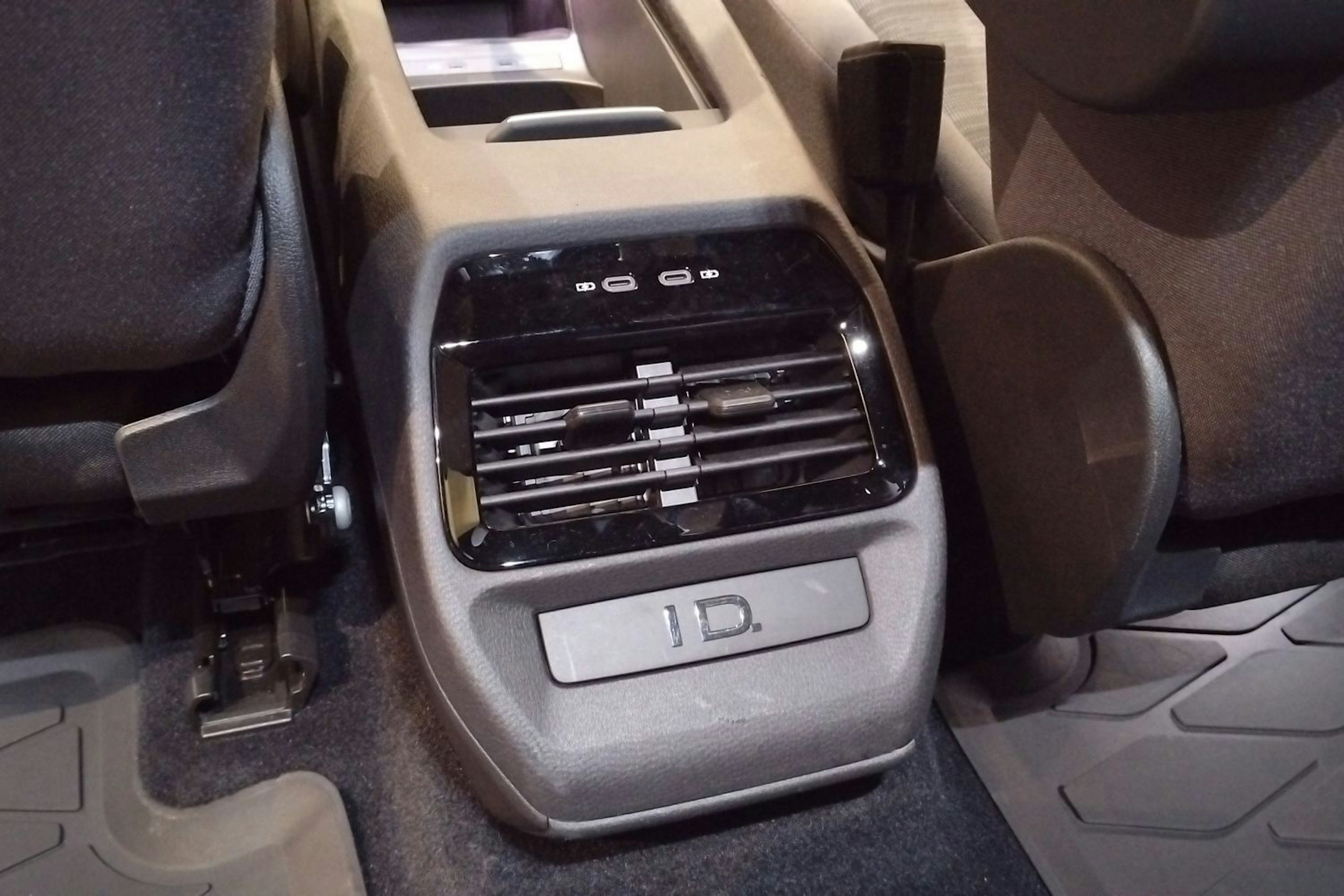 musta Volkswagen ID.4 2024 kuva 19.