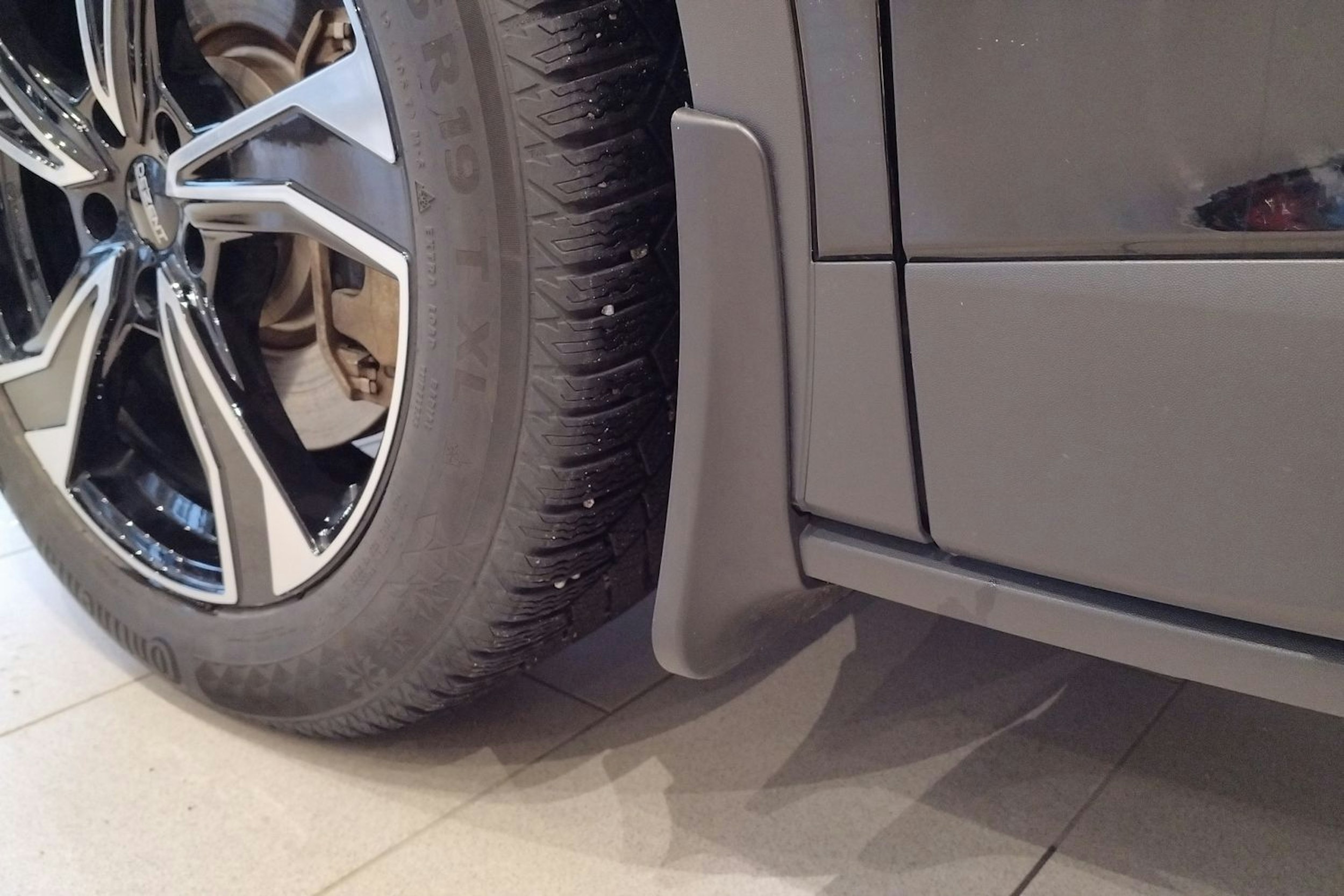 musta Volkswagen ID.4 2024 kuva 22.
