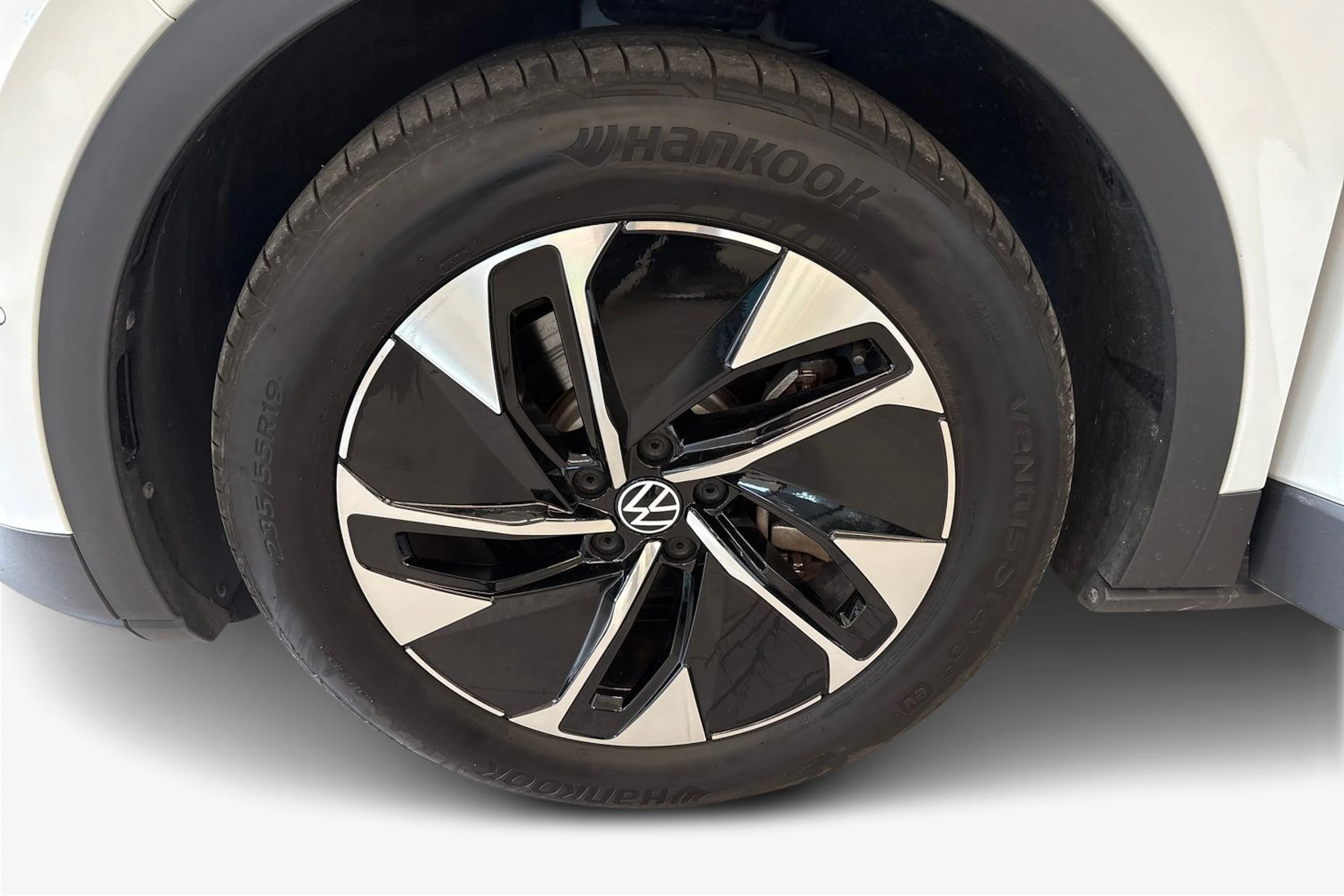 valkoinen Volkswagen ID.4 2024 kuva 9.