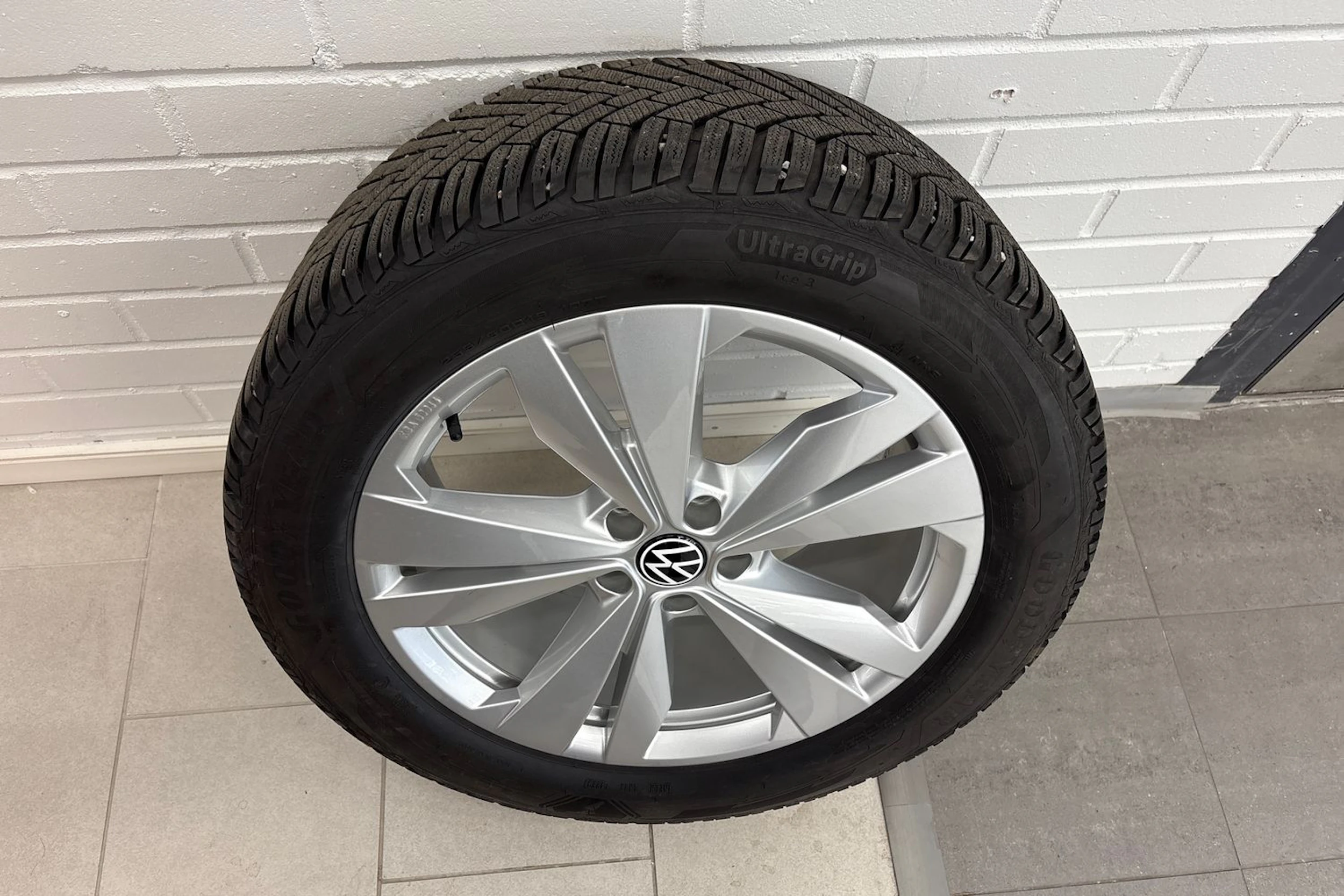 valkoinen Volkswagen ID.4 2024 kuva 10.