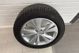 valkoinen Volkswagen ID.4 2024 kuva 10.