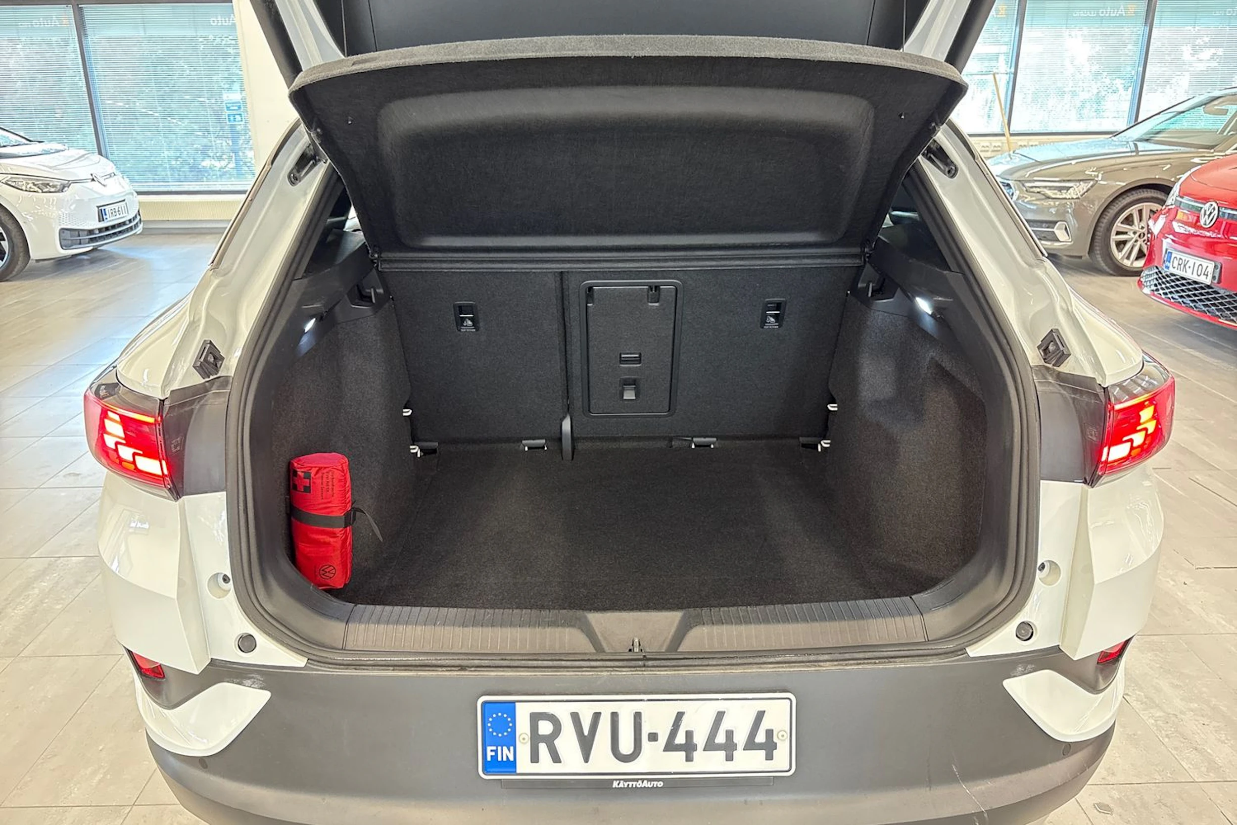 valkoinen Volkswagen ID.4 2024 kuva 15.