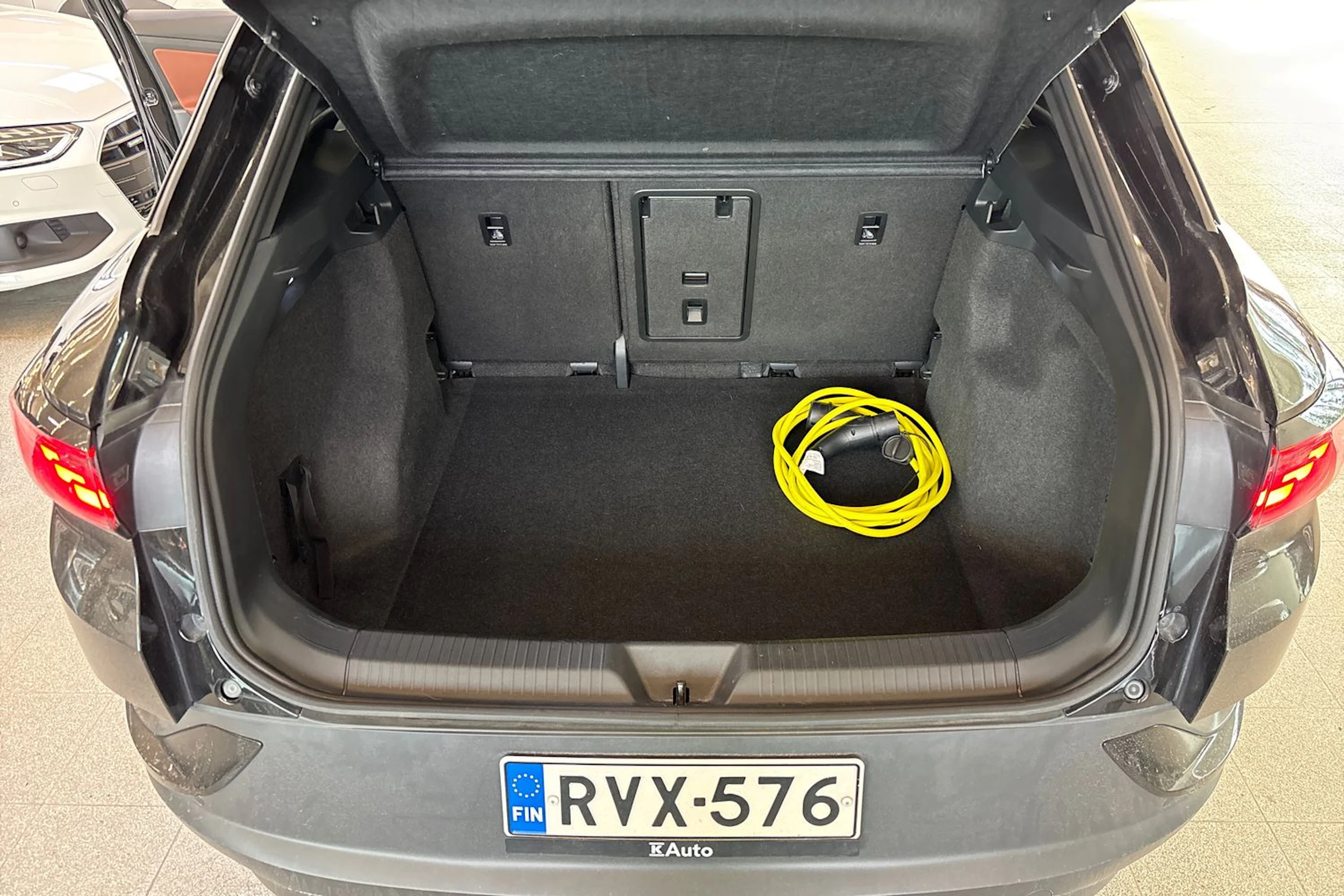 musta Volkswagen ID.4 2024 kuva 4.