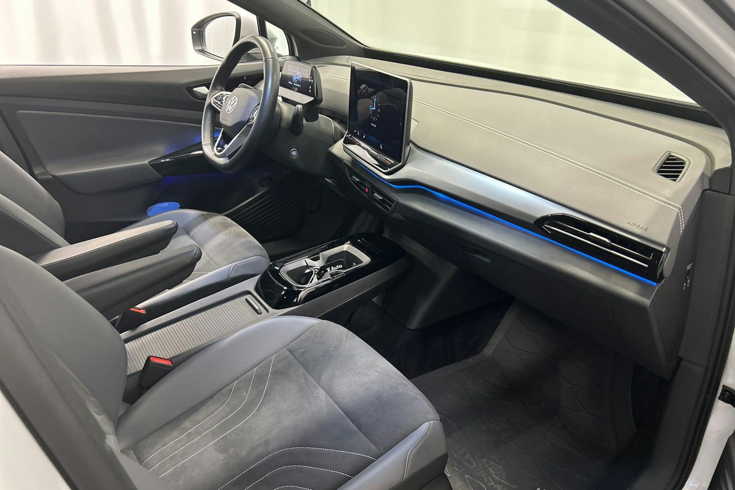 valkoinen Volkswagen ID.4 2024 kuva 14.