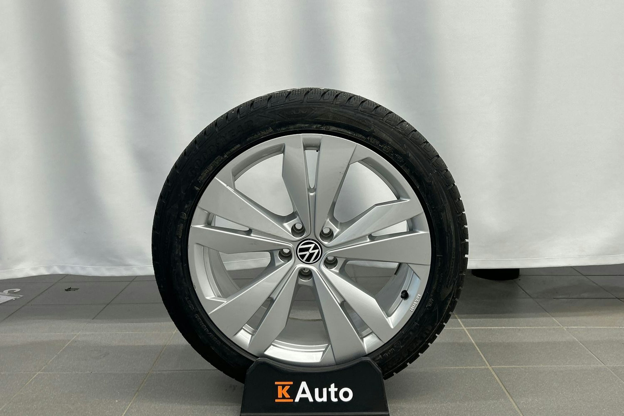 valkoinen Volkswagen ID.4 2024 kuva 31.
