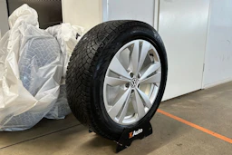 met. sininen Volkswagen ID.4 2024 kuva 10.