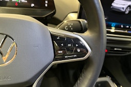 punainen Volkswagen ID.4 2024 kuva 15.