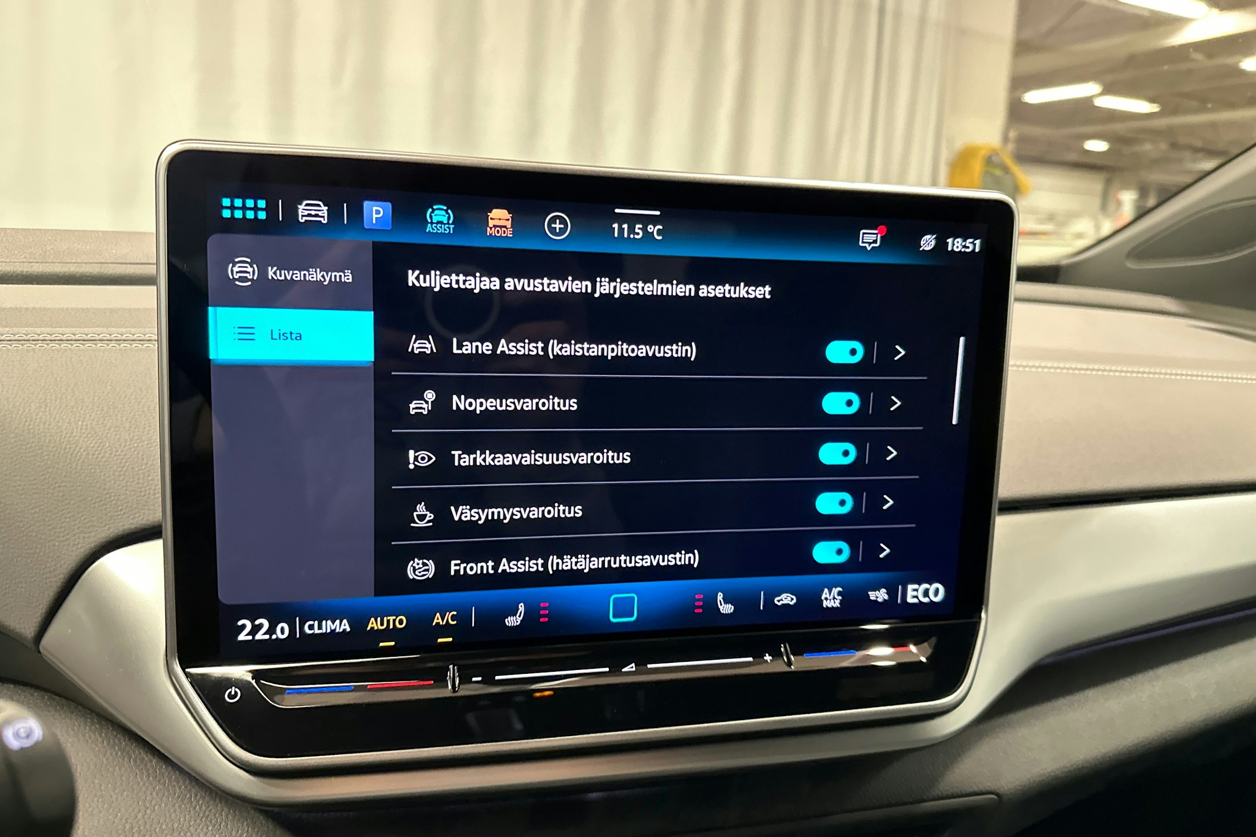 punainen Volkswagen ID.4 2024 kuva 19.