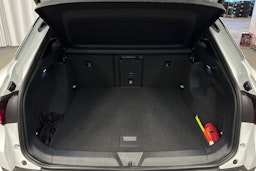 valkoinen Volkswagen ID.4 2024 kuva 14.