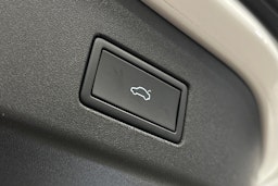 valkoinen Volkswagen ID.4 2024 kuva 15.