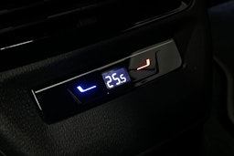 valkoinen Volkswagen ID.4 2024 kuva 16.