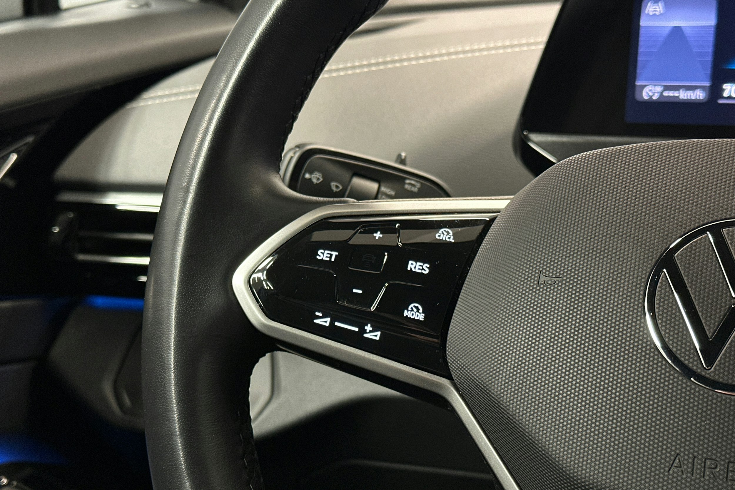 valkoinen Volkswagen ID.4 2024 kuva 19.