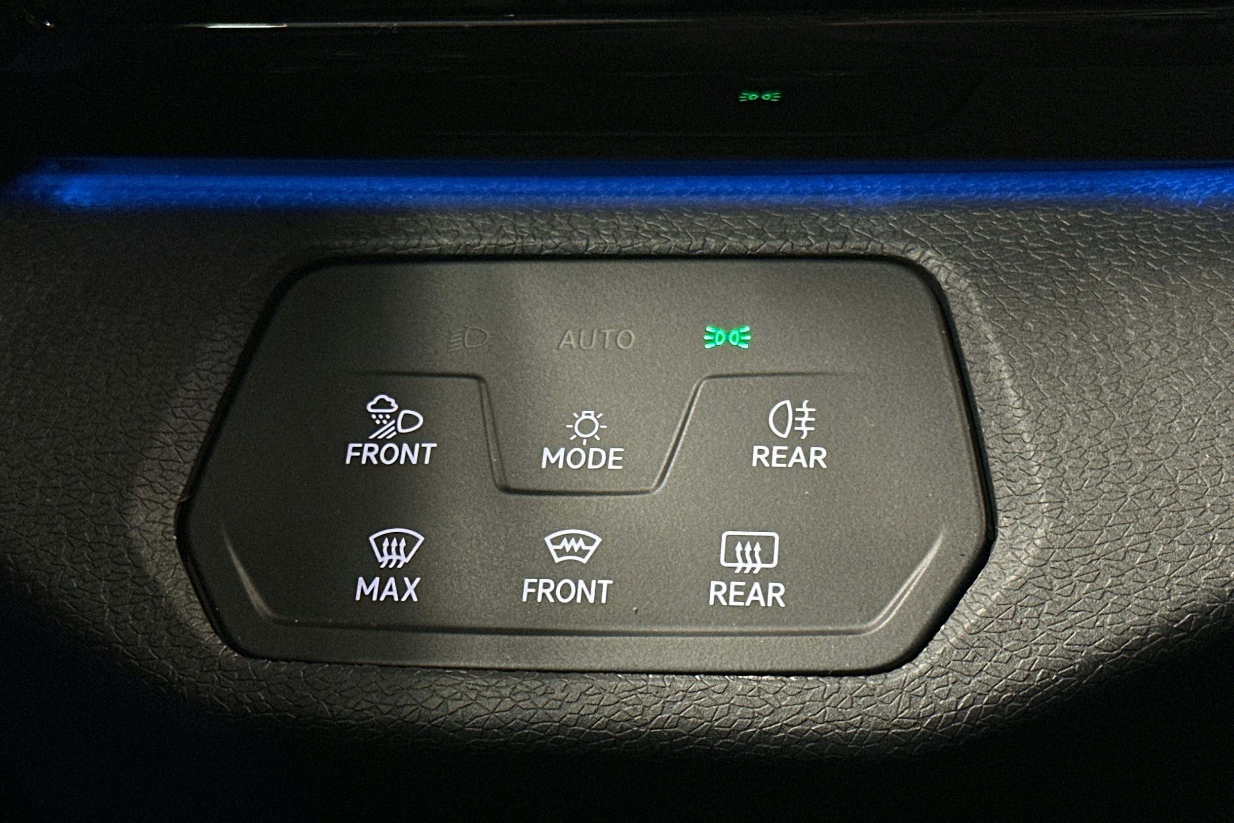 valkoinen Volkswagen ID.4 2024 kuva 23.