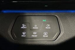 valkoinen Volkswagen ID.4 2024 kuva 23.