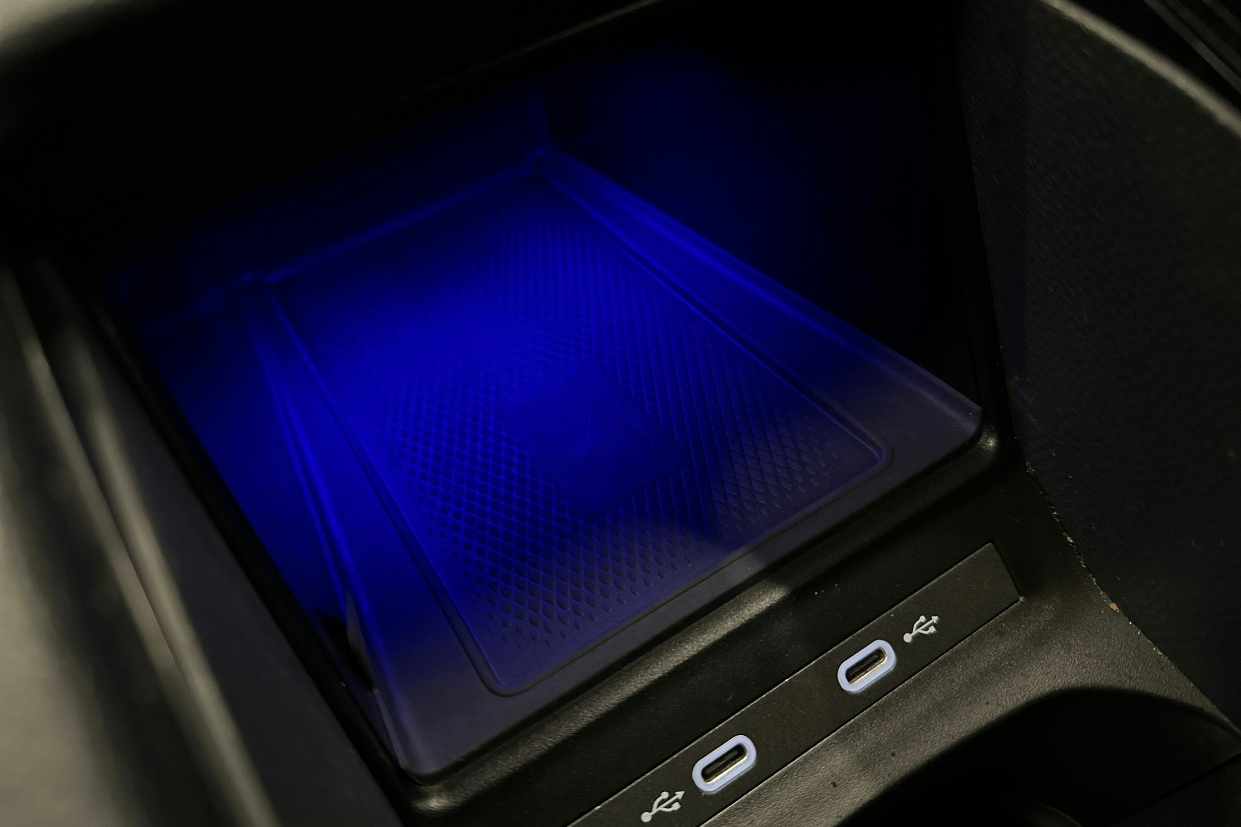 valkoinen Volkswagen ID.4 2024 kuva 32.