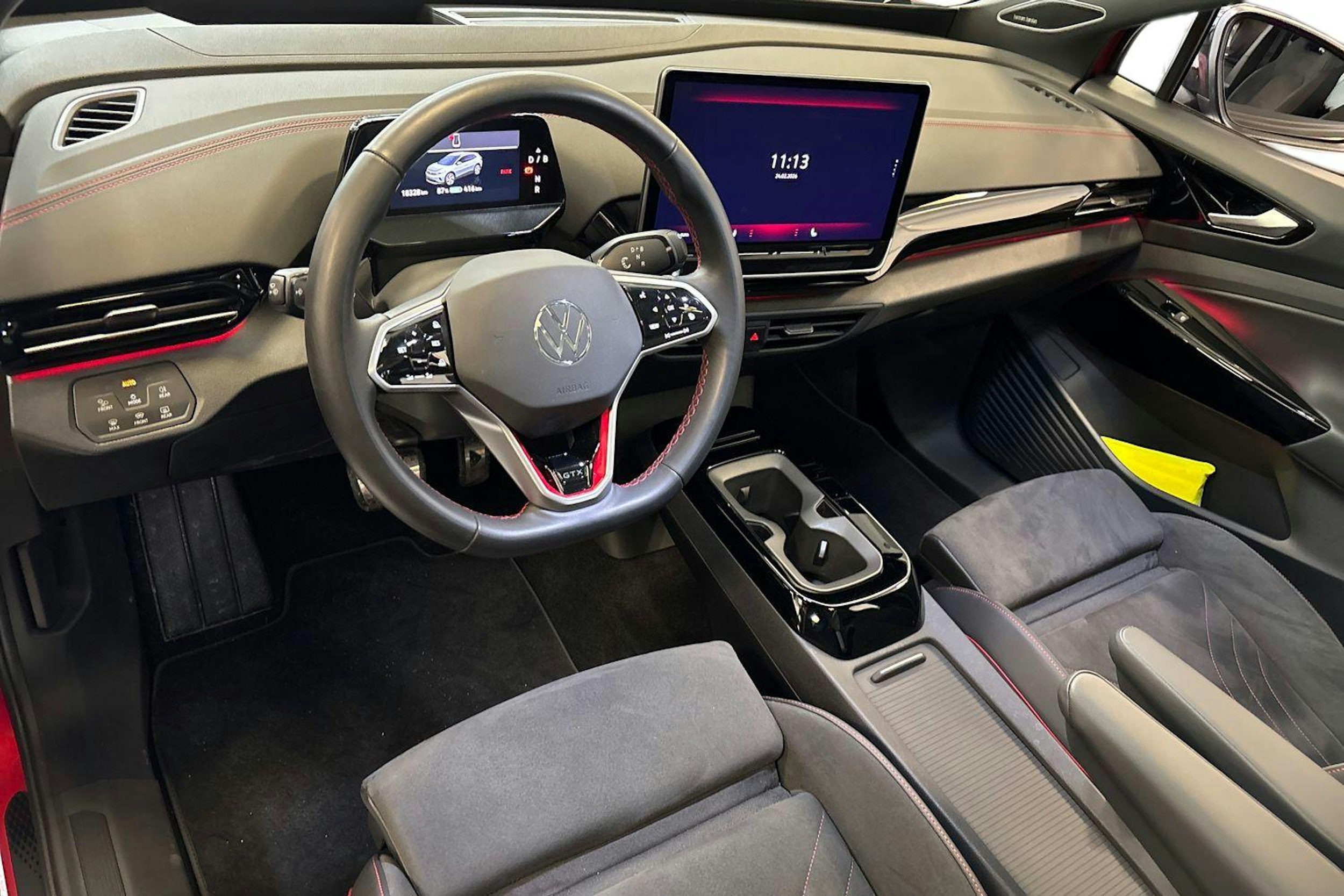 punainen Volkswagen ID.4 2024 kuva 7.