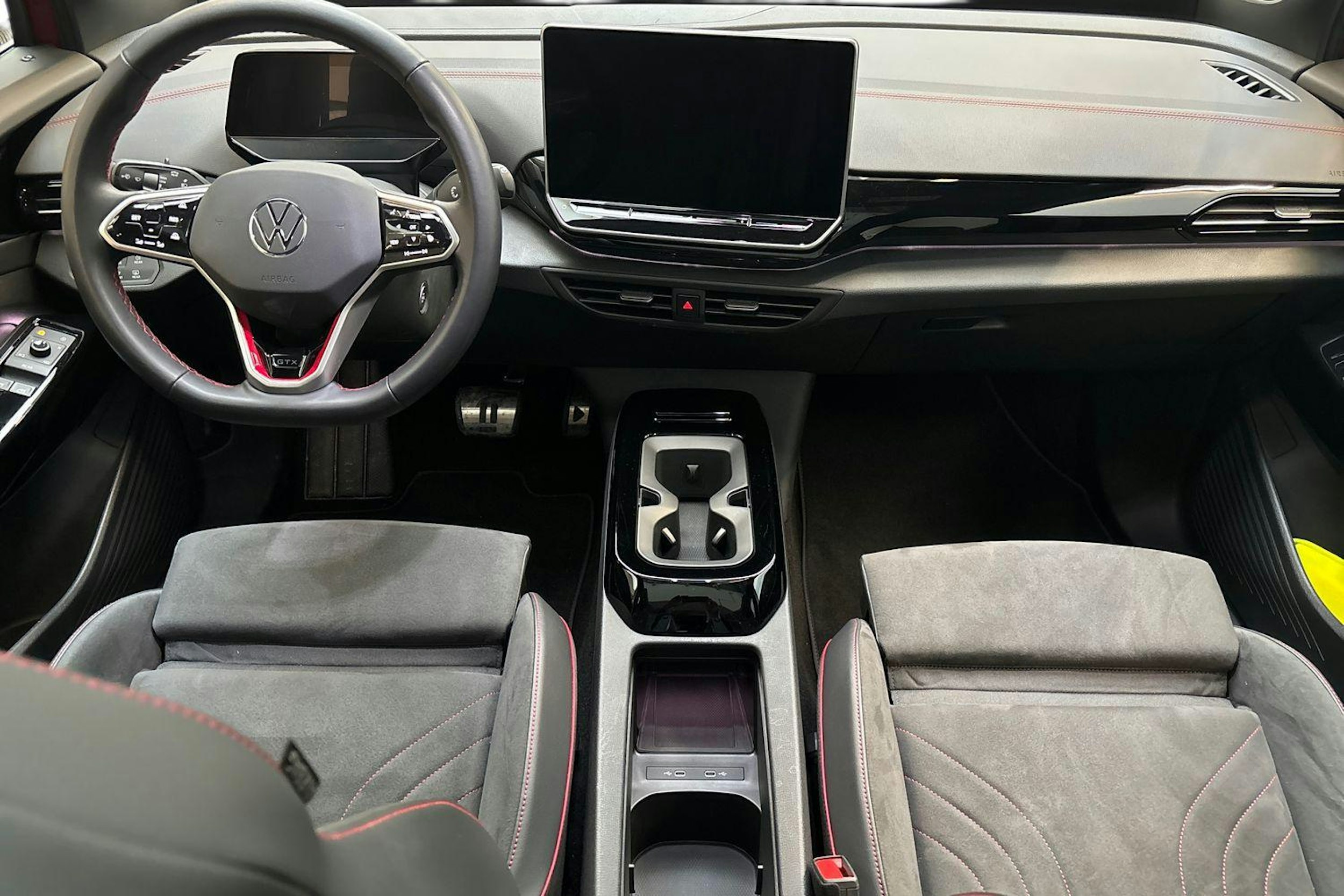 punainen Volkswagen ID.4 2024 kuva 9.