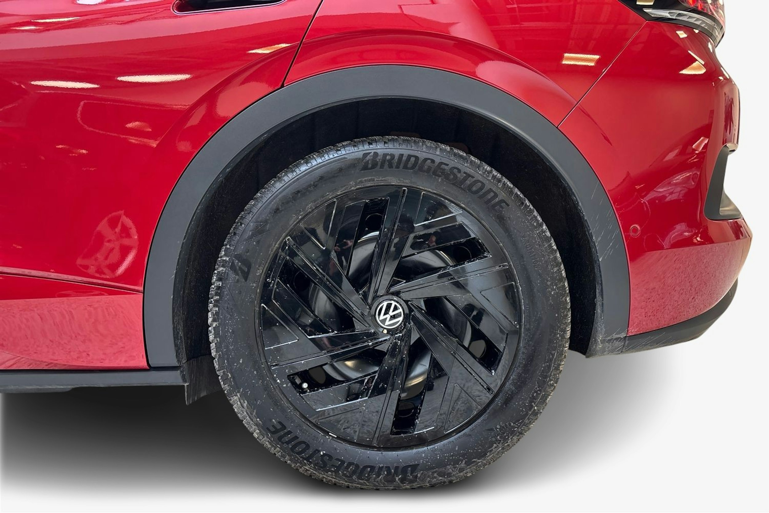 punainen Volkswagen ID.4 2024 kuva 11.