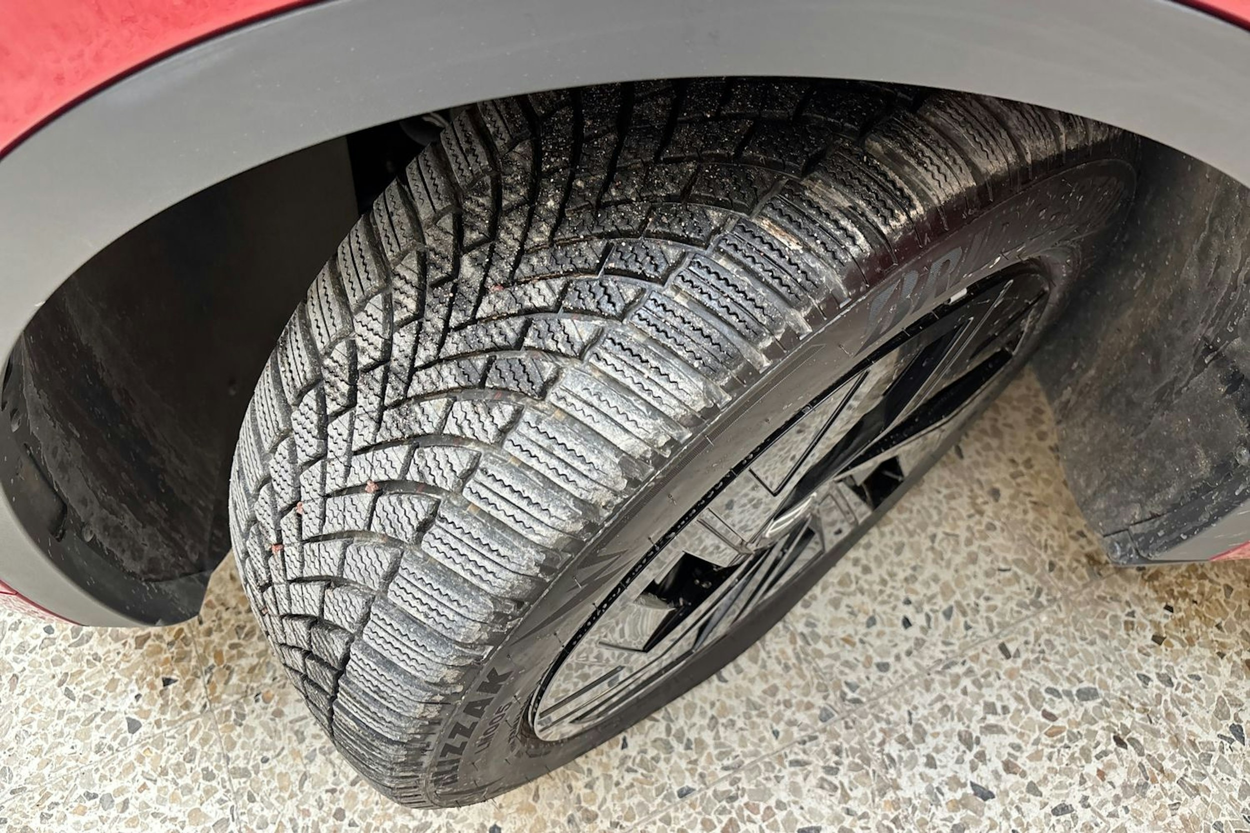 punainen Volkswagen ID.4 2024 kuva 13.