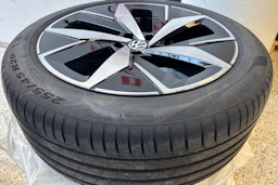 punainen Volkswagen ID.4 2024 kuva 14.