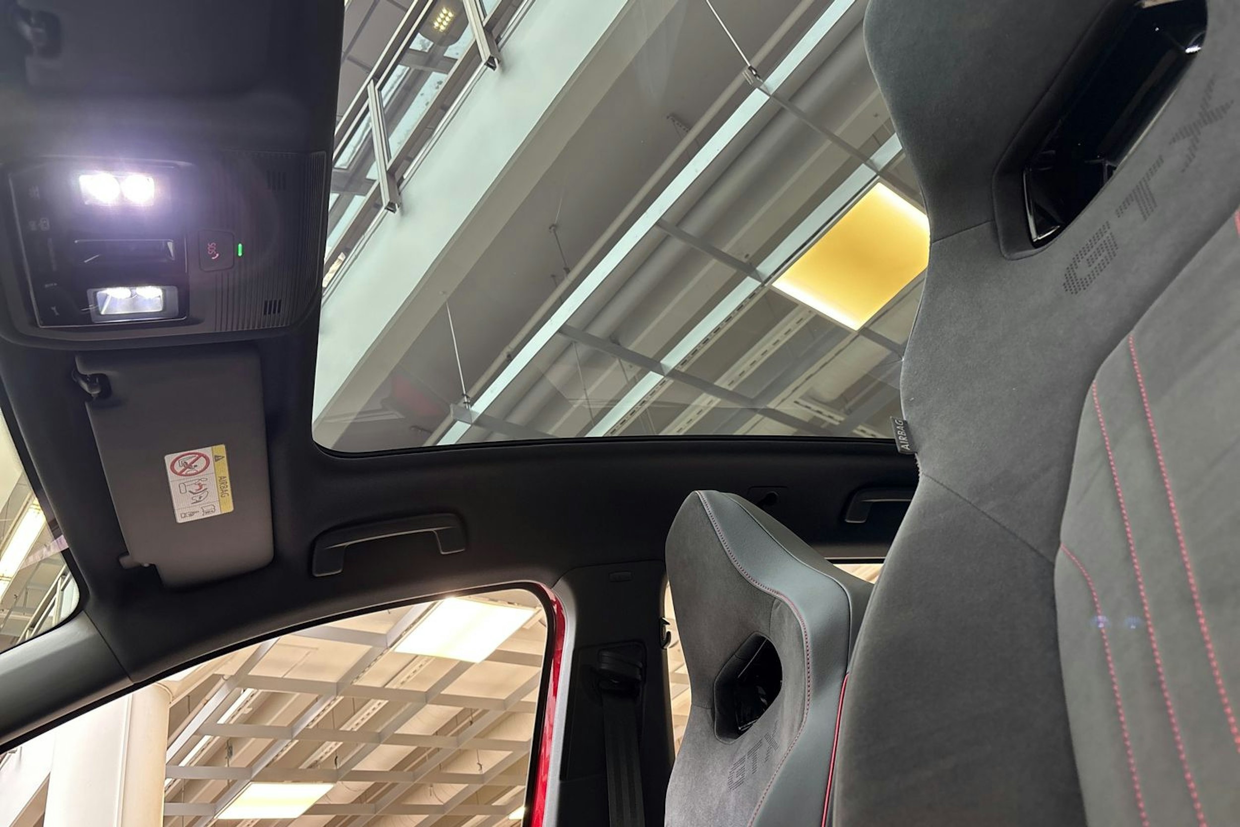 punainen Volkswagen ID.4 2024 kuva 18.